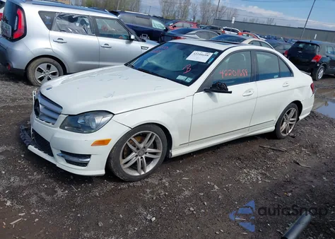 2012 Mercedes-Benz C 300 Luxury 4Matic/Sport 4Matic из США, поврежденный, VIN WDDGF8BB2CA643903